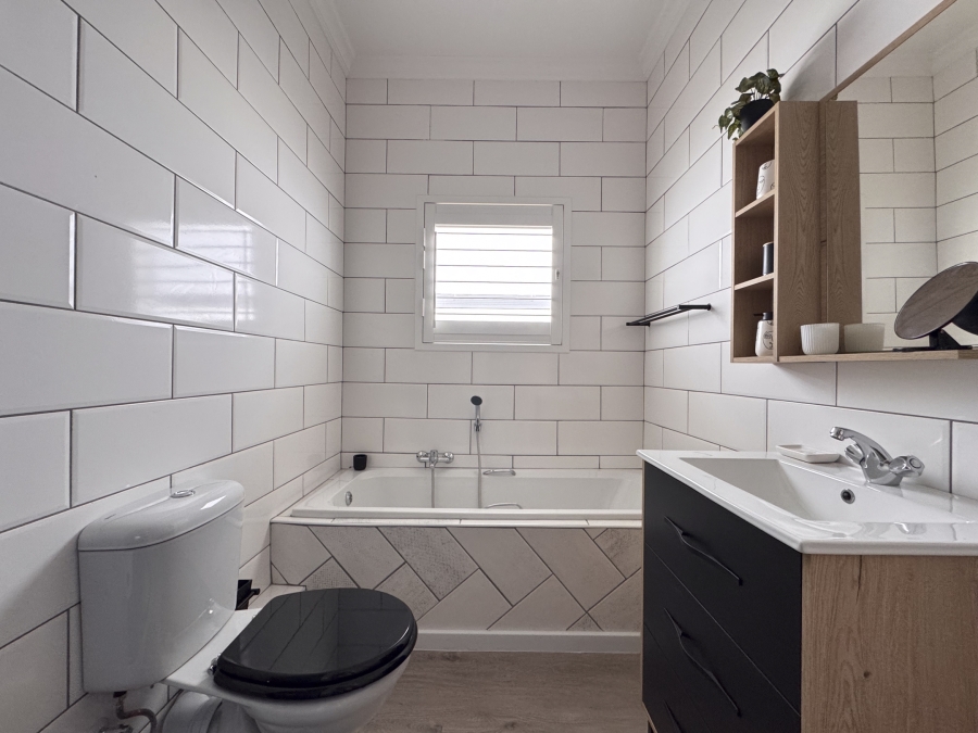 3 Bedroom Property for Sale in Country Club Western Cape